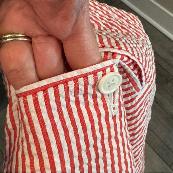 Gap Stretch Red and White Striped Mid-Rise Everyday Seersucker Shorts - Size 10 - Picture 4 of 7